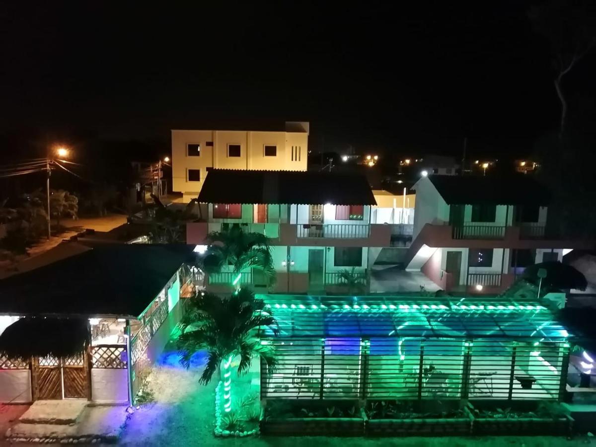 Hotel El Galeon Atacames Esterno foto