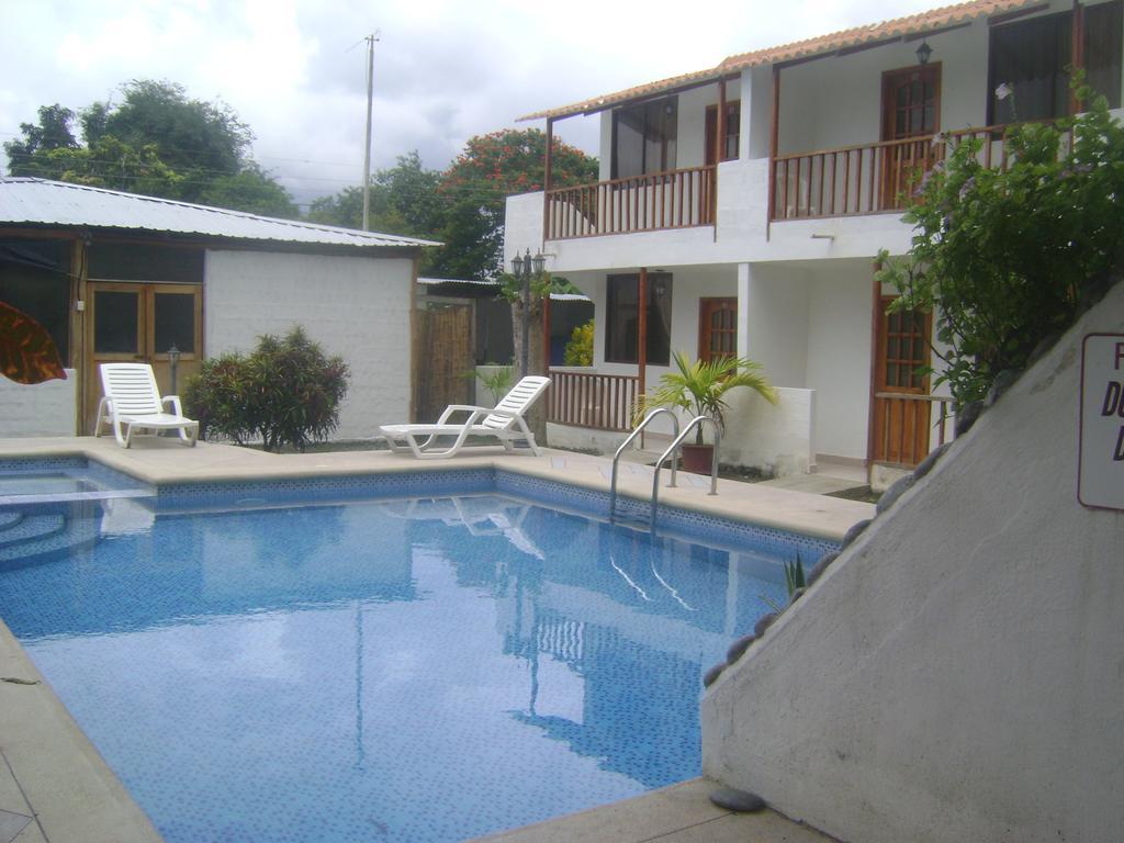 Hotel El Galeon Atacames Esterno foto